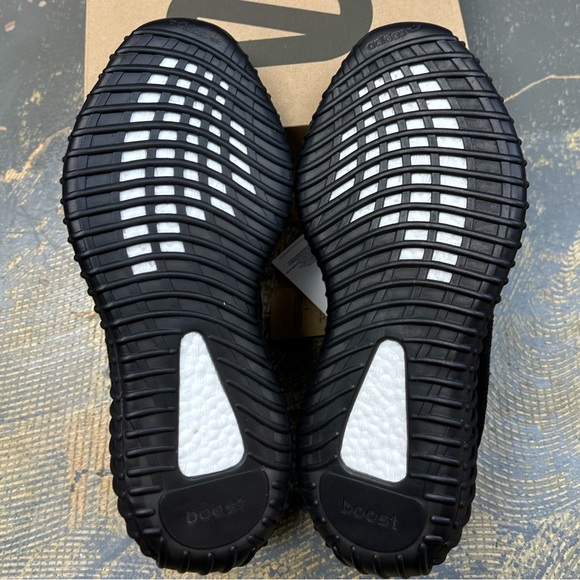 Adidas Boost Yeezy 350 V2 Onyx HQ4540 10.5 Kanye West - Picture 9 of 9
